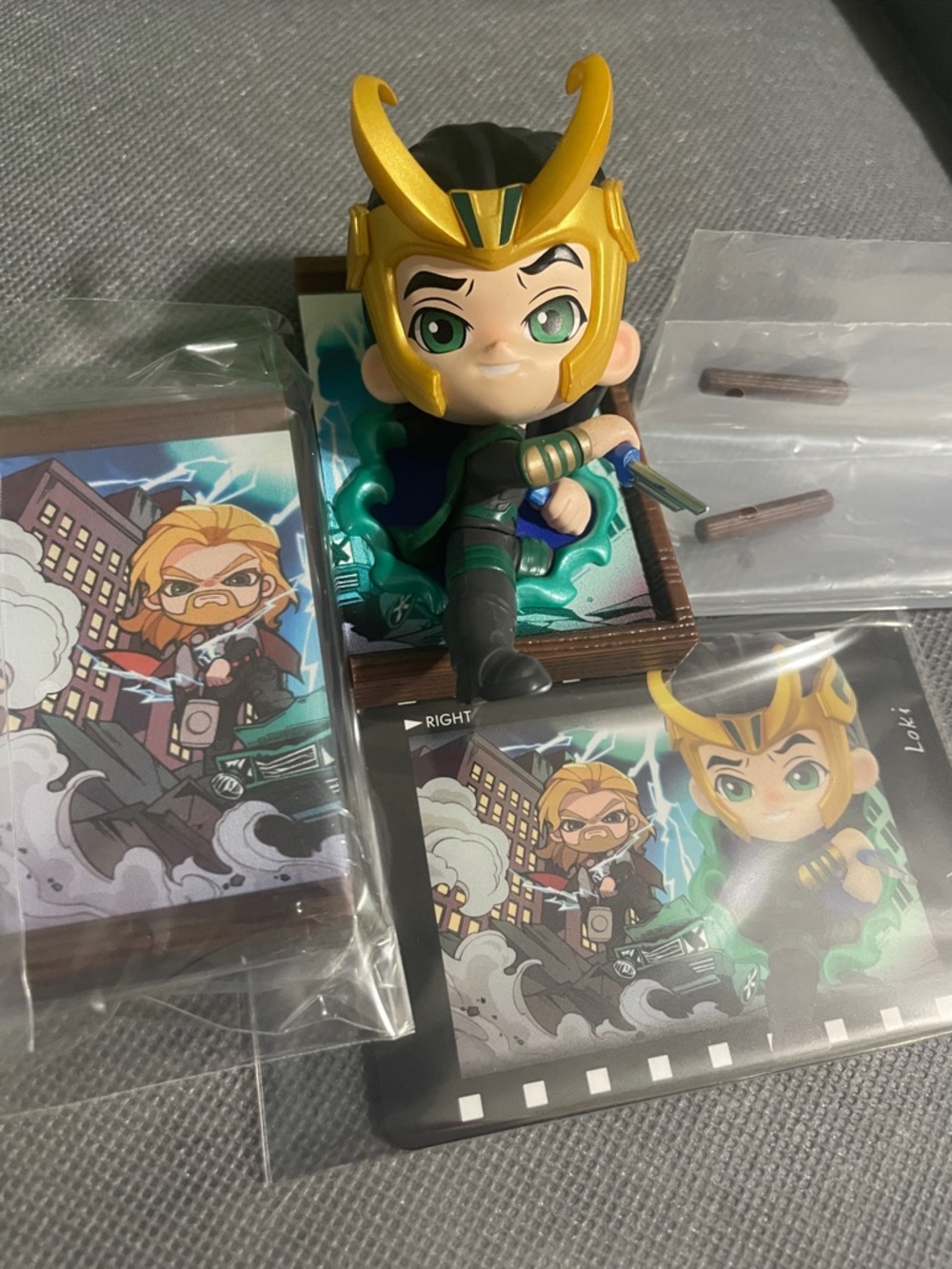 AUTHENTIC - PopMart - Marvel - PhotoFrame - Loki Vinyl Figure